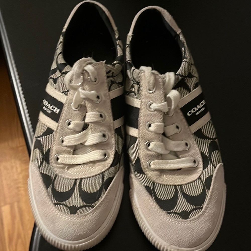 Coach logo shoe laced sneaker